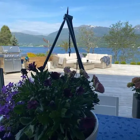 Fantastisk I Tennfjord, Ved Alesund. Tennfjord
