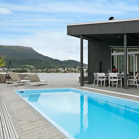 Fantastisk I Tennfjord, Ved Alesund. *