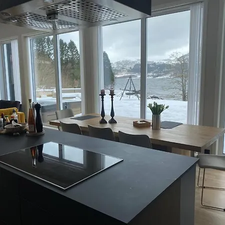 Fantastisk I Tennfjord, Ved Alesund. * Tennfjord